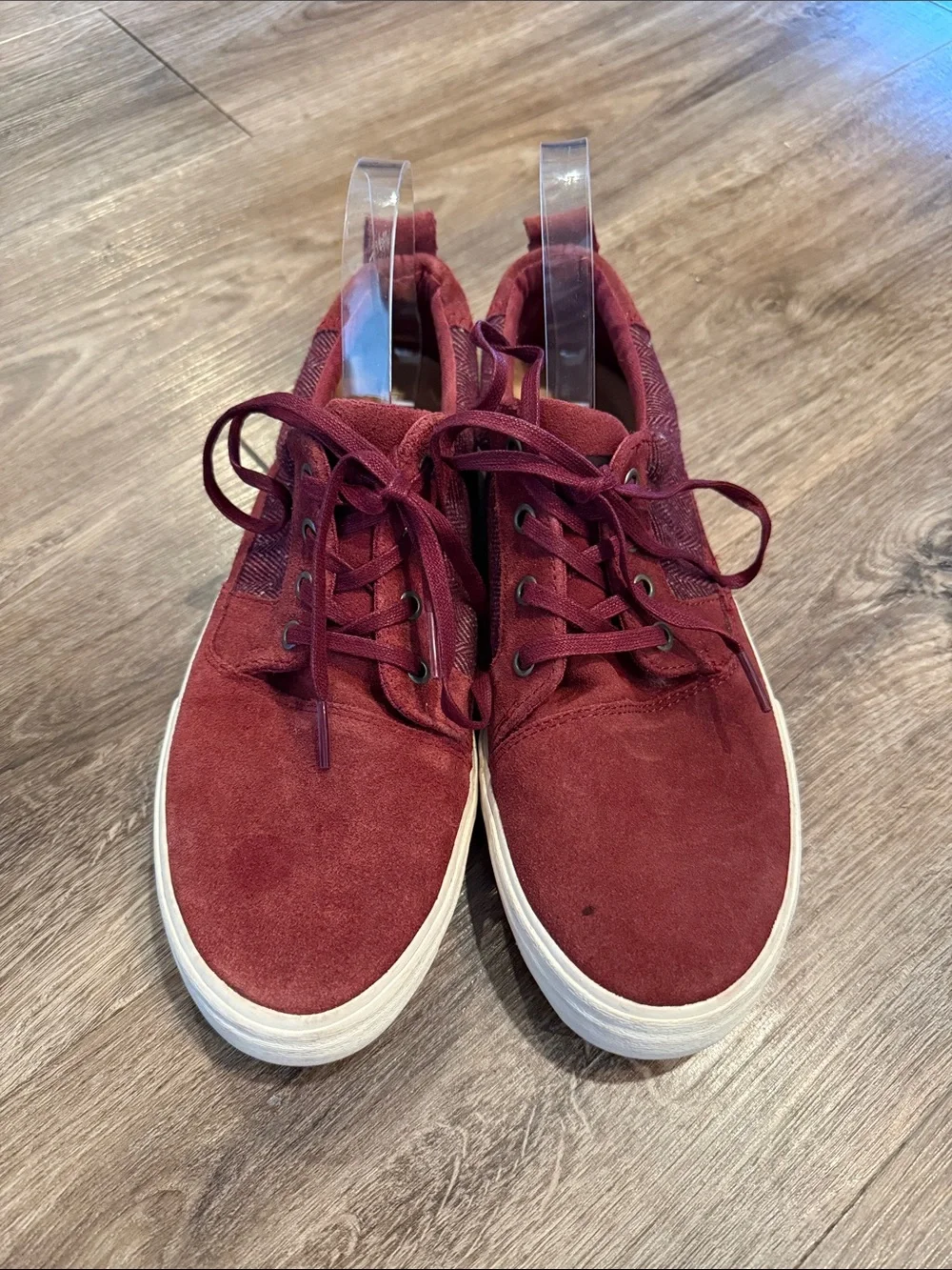 Tom’s Men’s Burgundy Suede Herringbone Sneakers Size 9